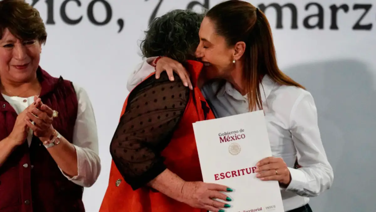 Presidenta Claudia Sheinbaum entrega 500 escrituras y 447 condonaciones de créditos a mujeres de Tecámac, Edomex